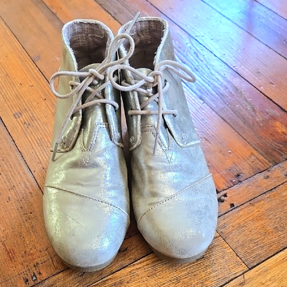 Women's Shimmering Cream Ankle Boots Youth Size 6